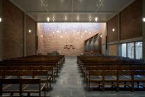 Saniertes Friedhofsgebäude