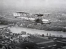 Das Grossraumflugzeug "Heracles" der British Airways im Landeanflug auf den Flugplatz Basel-Sternenfeld um 1932