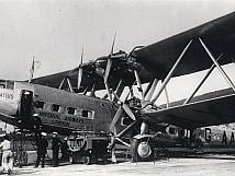 Flugzeug am Flugplatz Sternenfeld um 1932