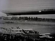 Zeppelinlandung auf dem Flugplatz Sternenfeld im Jahr 1930